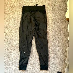 Lululemon black joggers size 6